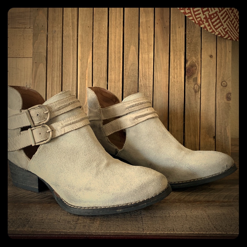 Rebels Calista Double Strap Ice-White Bootie 🤩